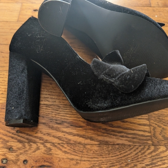 JustFabulous Velvet Chunky Heels - Picture 5 of 7